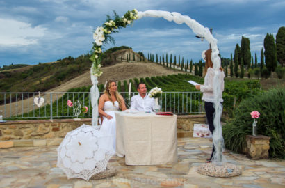 Intimate and Laidback Wedding in Volterra Countryside