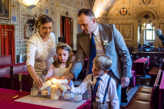 Simple Wedding Ceremony with kids in Volterra