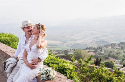 Colorful Modern Wedding Photo Shoot in Tuscany Volterra